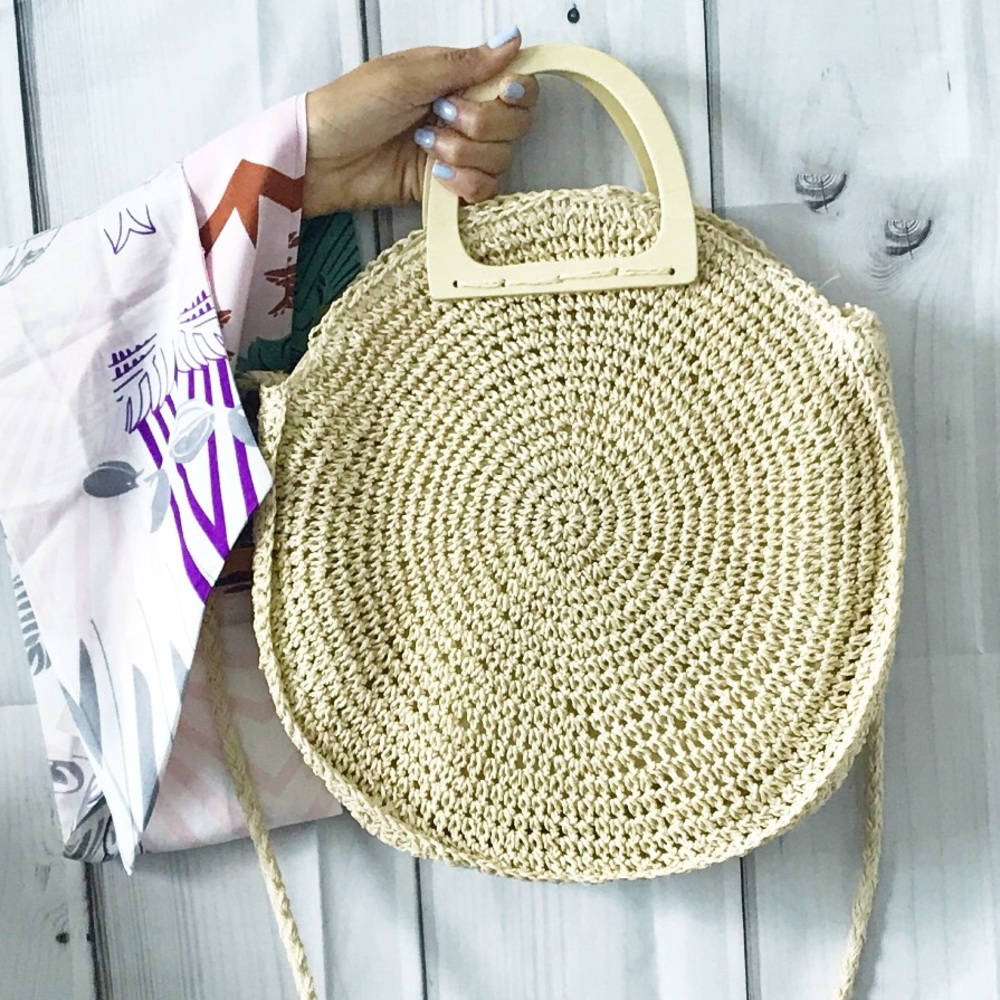Round Straw Wood Handle Tote Bag